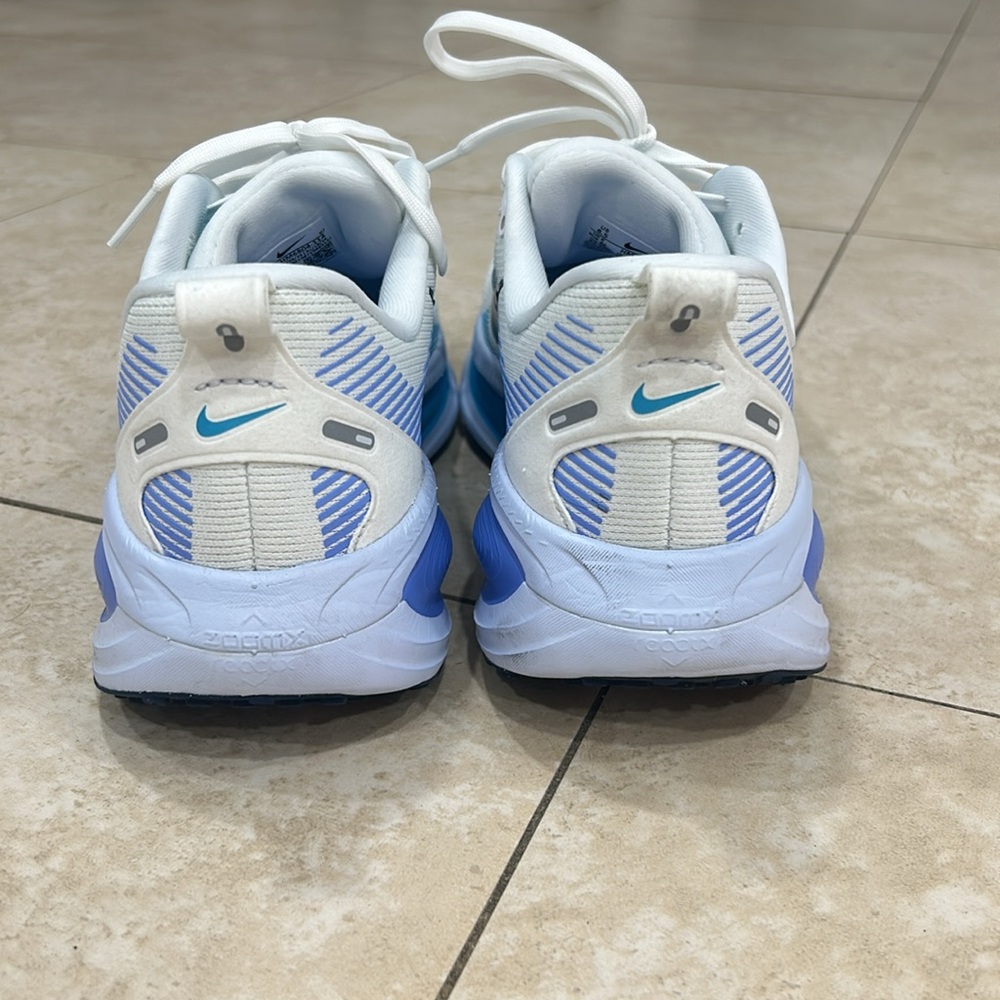 Nike Women’s Vomero 18 - Picture 2 of 7